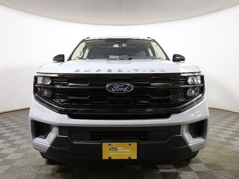 Certified 2025 Ford Expedition Active image 3