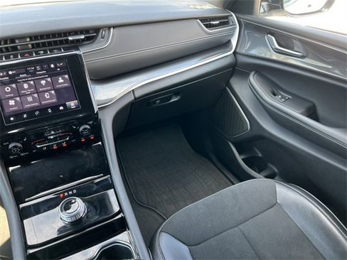 Used 2022 Jeep Grand Cherokee Altitude image 30