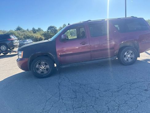 Used 2007 Chevrolet Suburban LT AWD/4WD image 3