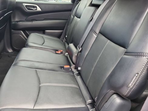 Used 2020 Nissan Pathfinder SL AWD/4WD image 12