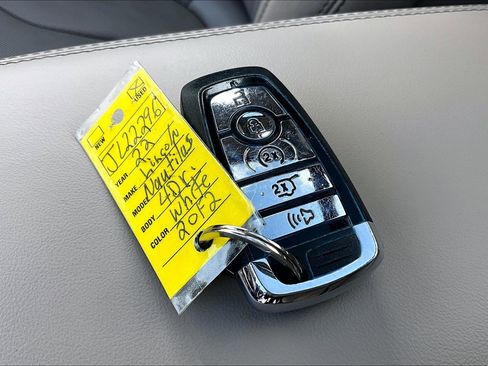 Used 2022 Lincoln Nautilus Reserve image 10