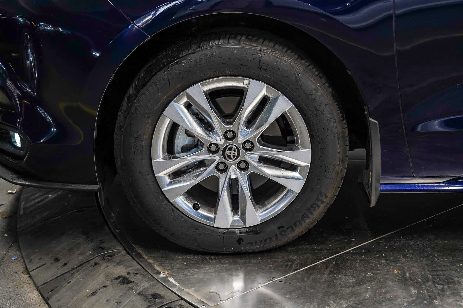 Used 2026 Toyota Sienna XLE FWD image 9