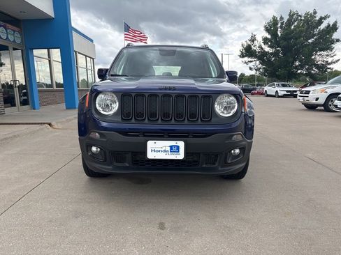 Used 2018 Jeep Renegade Altitude AWD/4WD image 2