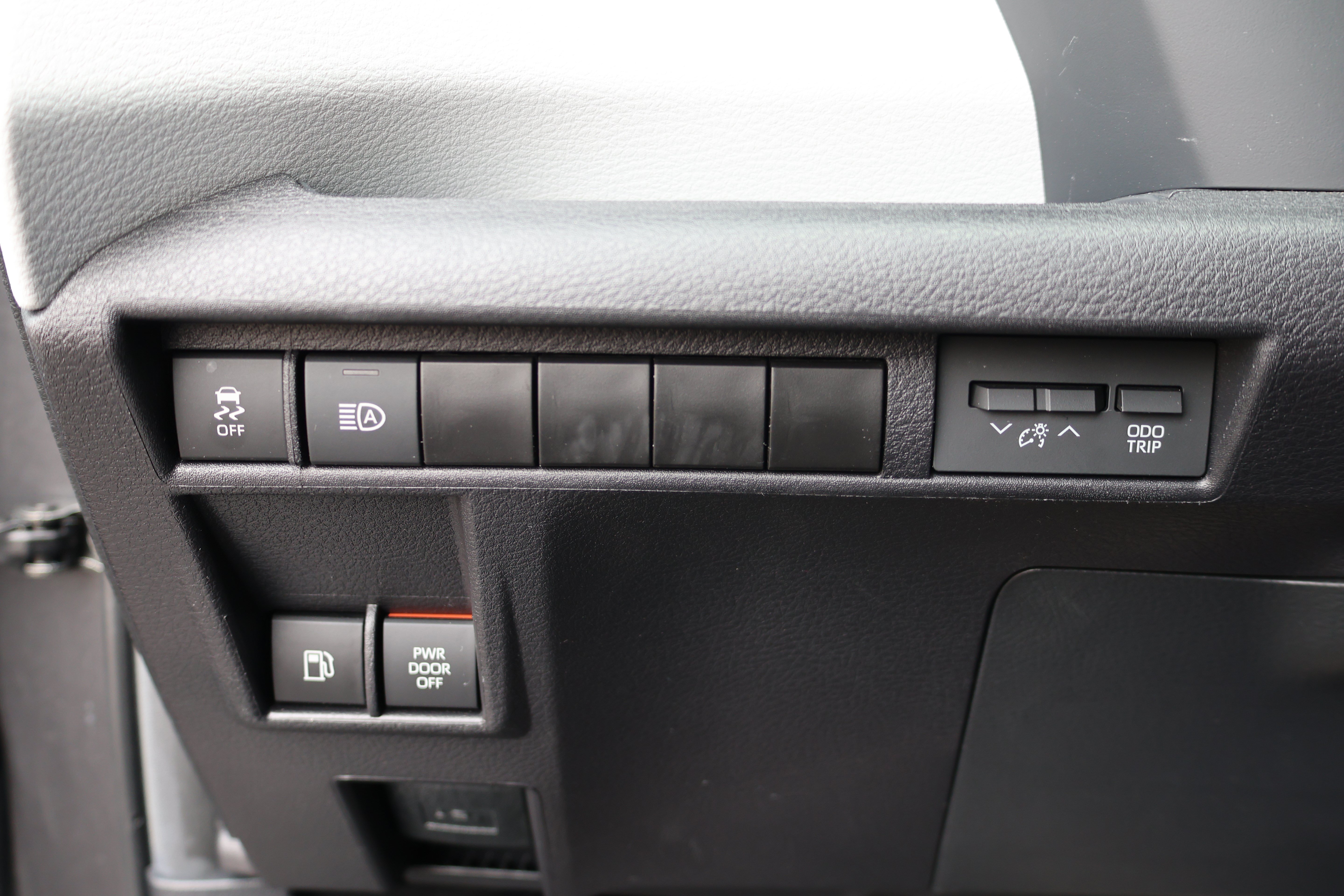 Certified 2025 Toyota Sienna XLE FWD image 30