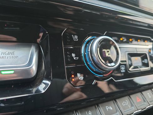 Used 2025 GMC Sierra 2500 AT4 image 30