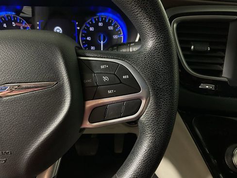 Used 2021 Chrysler Voyager Lxi image 23