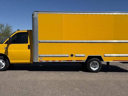 Used 2017 GMC Savana 3500 Extended RWD image 15