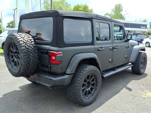 Used 2022 Jeep Wrangler Unlimited Sahara w/ LED Lighting Group AWD/4WD image 3