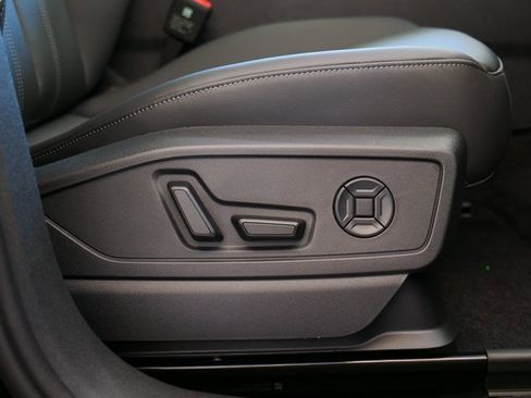 New 2025 Audi Q5 Premium image 17