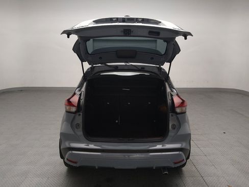 Used 2021 Nissan Kicks SR w/ SR Premium Package FWD image 29