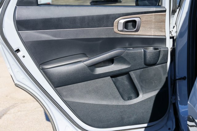 Used 2022 Kia Sorento EX w/ Panoramic Sunroof Package FWD image 13