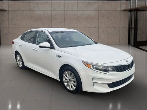 Used 2018 Kia Optima LX w/ 17" Alloy Wheels Package image 8