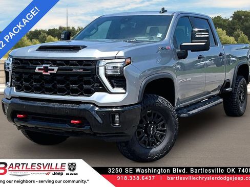 Used 2025 Chevrolet Silverado 2500 ZR2 w/ Technology Package AWD/4WD image 1