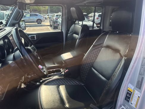 Used 2022 Jeep Wrangler Unlimited Sahara AWD/4WD image 15