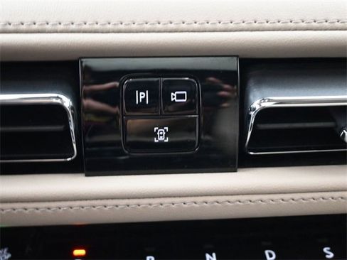 Used 2022 Lincoln Nautilus Reserve w/ Equipment Group 201A image 6