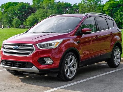Used 2017 Ford Escape Titanium w/ Equipment Group 301A FWD image 3