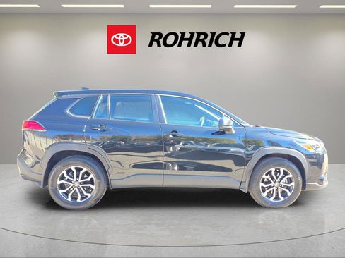 Used 2024 Toyota Corolla Cross S image 6