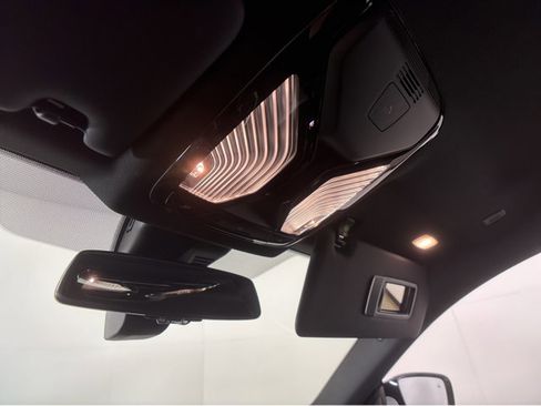 Used 2025 BMW M2 image 37