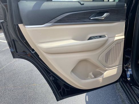 Used 2024 Jeep Grand Cherokee Limited w/ Luxury Tech Group II RWD image 18