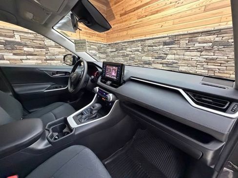 Used 2021 Toyota RAV4 XLE AWD/4WD image 15