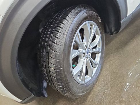 Used 2021 Ford Explorer XLT w/ Equipment Group 202A image 33