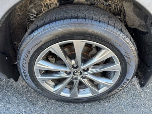 Used 2017 Toyota RAV4 Limited image 18