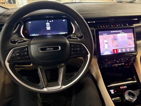 Certified 2025 Jeep Grand Cherokee Limited w/ Luxury Tech Group II image 36