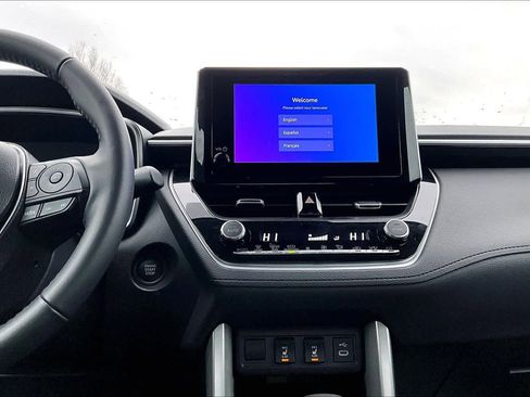 Used 2025 Toyota Corolla Cross XLE image 35
