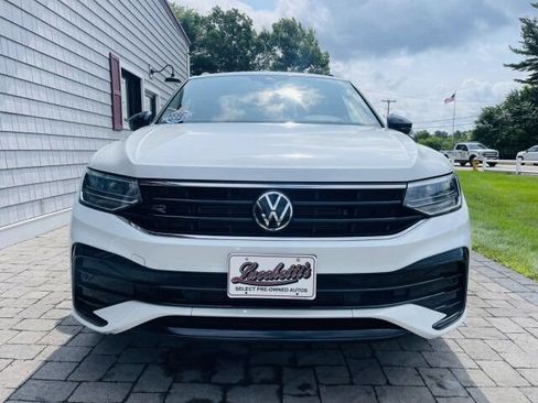 Used 2023 Volkswagen Tiguan SE R-Line AWD/4WD image 3