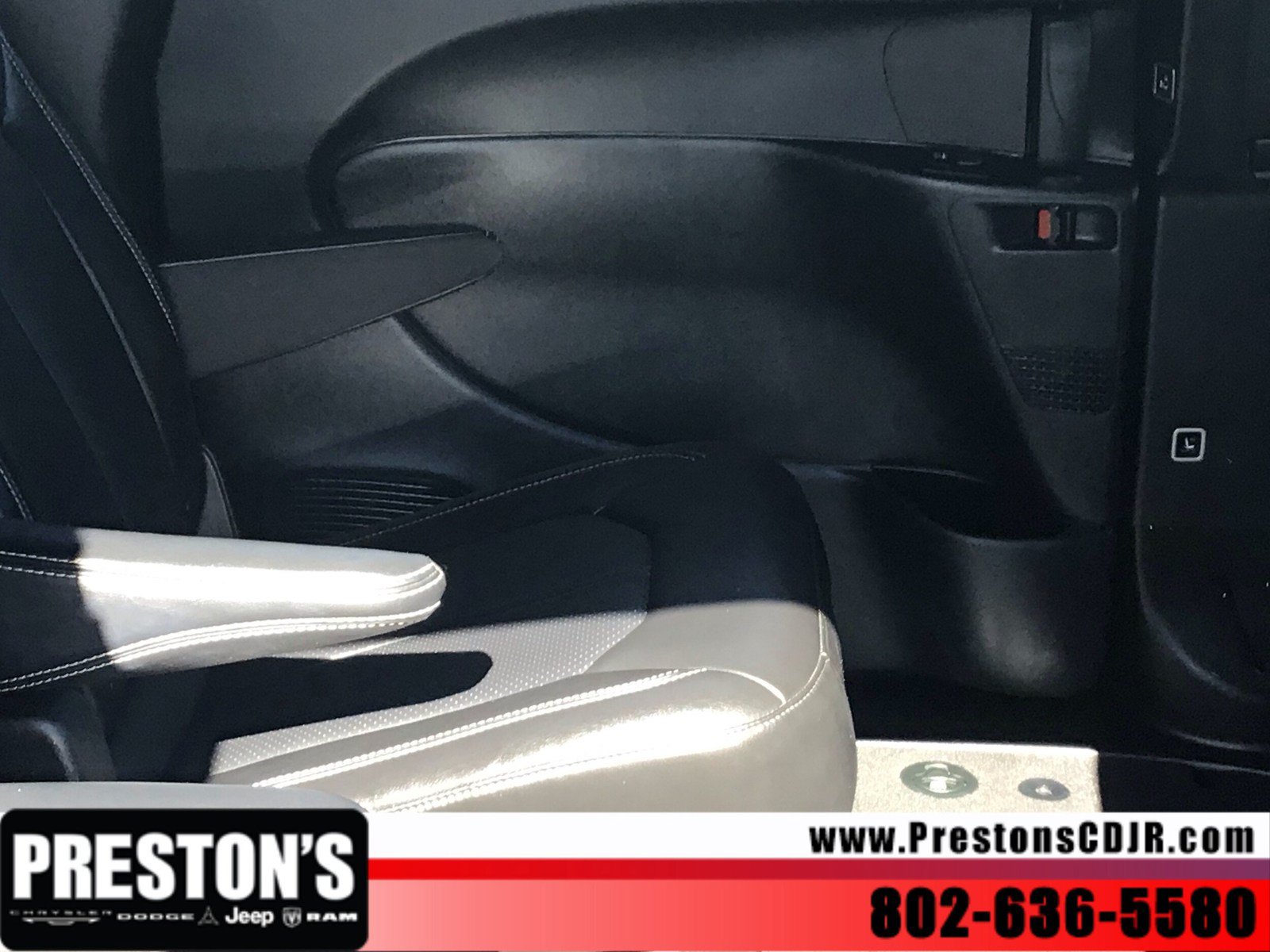 Used 2025 Chrysler Pacifica Select FWD image 21