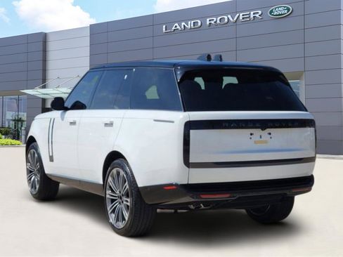 Used 2025 Land Rover Range Rover SE image 4