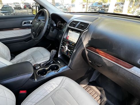 Used 2017 Ford Explorer Platinum image 48