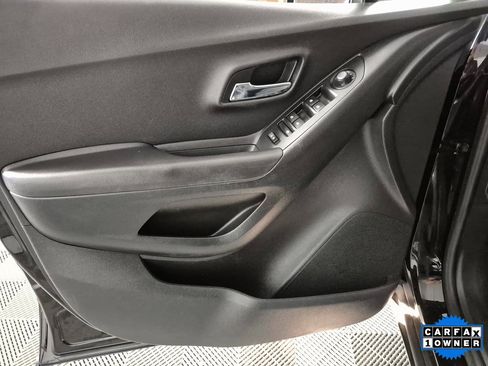 Used 2019 Chevrolet Trax LT w/ LT Convenience Package image 13