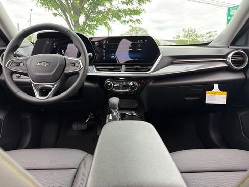 New 2026 Chevrolet Trax ACTIV w/ Sunroof Package FWD image 15