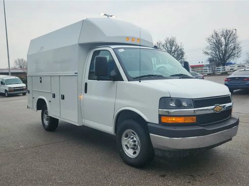 New 2025 Chevrolet Express 3500 w/ Power Convenience Package RWD image 4