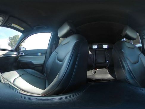 Used 2025 Jeep Compass Limited image 43