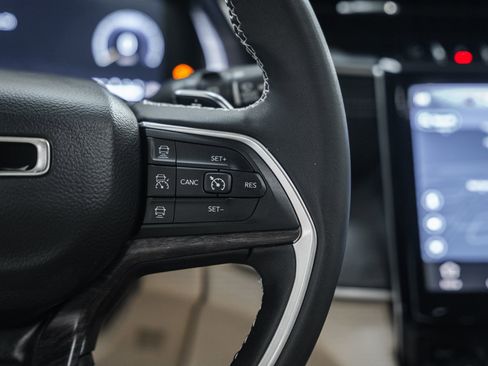 Used 2024 Jeep Grand Cherokee L Limited image 36