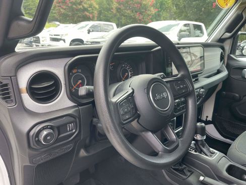 Used 2024 Jeep Wrangler Unlimited Sport AWD/4WD image 7