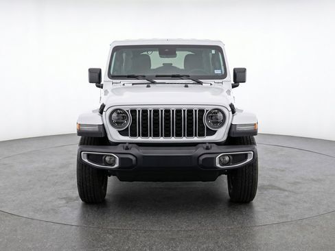 Used 2025 Jeep Wrangler Sahara image 2