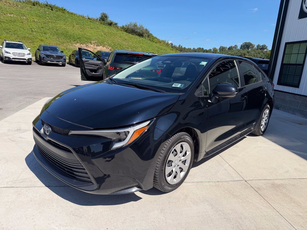 Used 2024 Toyota Corolla LE AWD/4WD image 3
