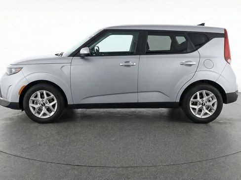 Used 2025 Kia Soul LX w/ LX Technology Package FWD image 5