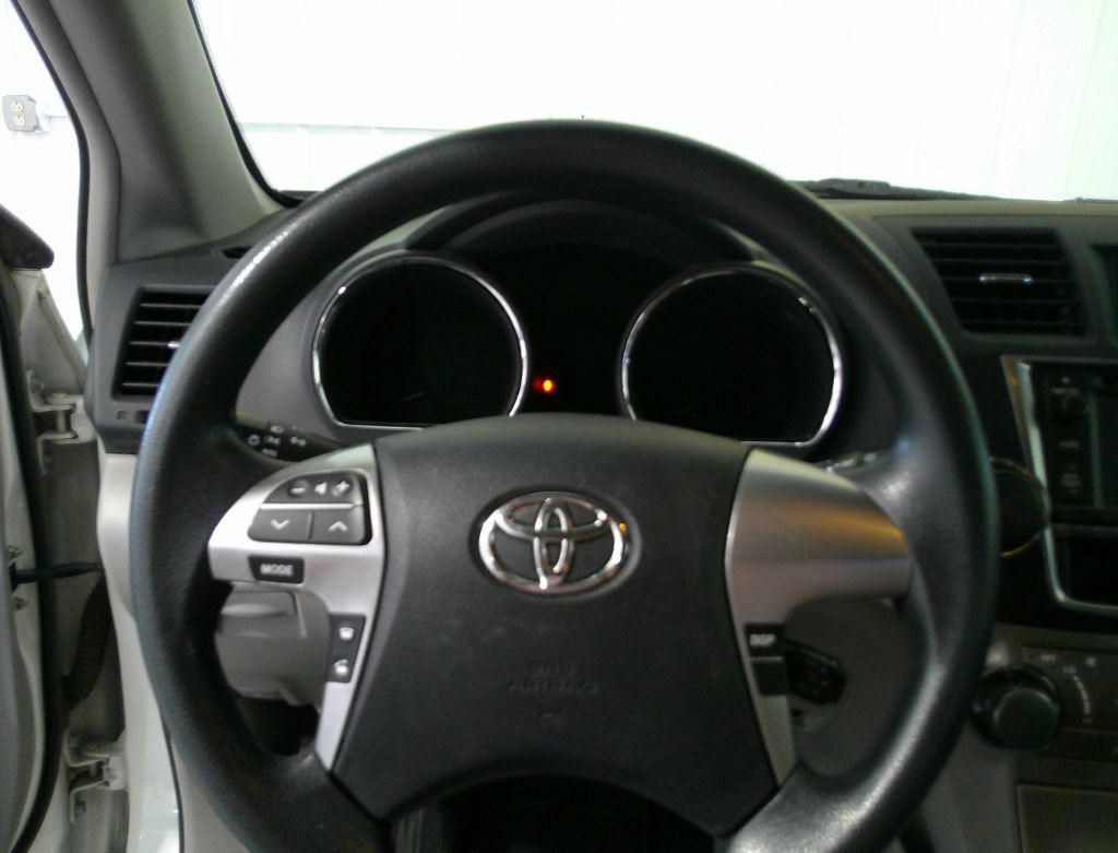 Used 2013 Toyota Highlander Plus FWD image 23