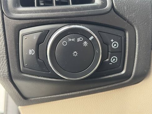 Used 2012 Ford Focus SEL image 16