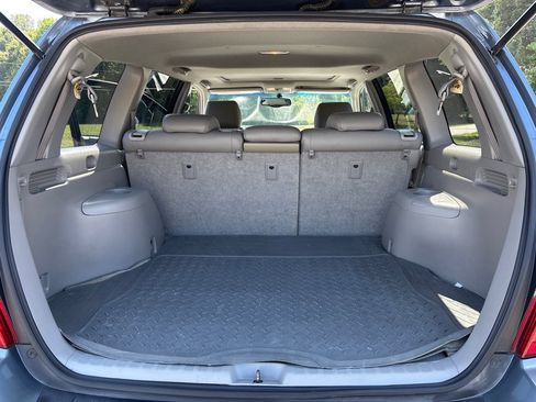 Used 2005 Toyota Highlander 2WD V6 w/ 3rd Row image 11