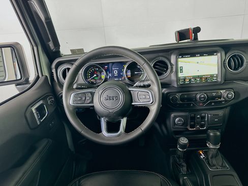 Used 2023 Jeep Wrangler Unlimited Sahara AWD/4WD image 17