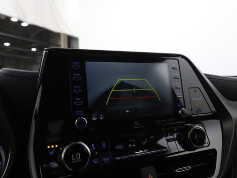 Used 2020 Toyota Highlander Limited image 29
