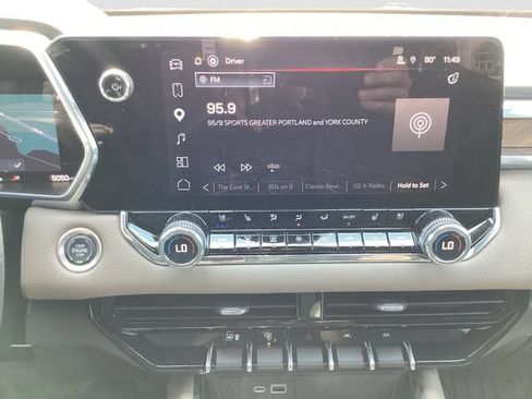 Used 2025 GMC Canyon Denali AWD/4WD image 10