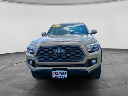 Used 2020 Toyota Tacoma TRD Off-Road AWD/4WD image 11