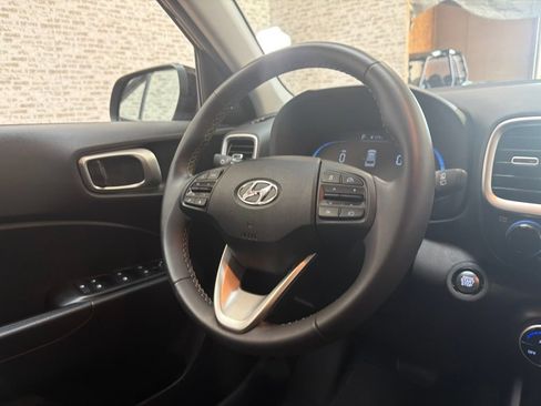 Certified 2026 Hyundai Venue SEL FWD image 17