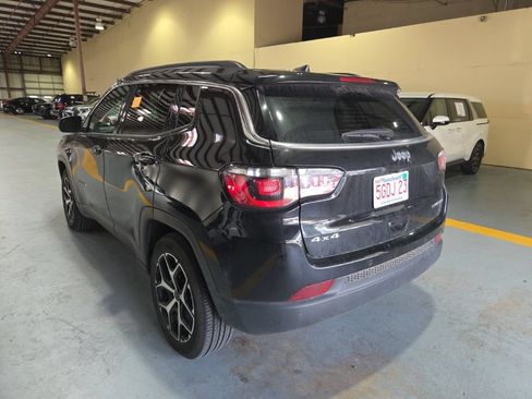 Used 2025 Jeep Compass Limited AWD/4WD image 8